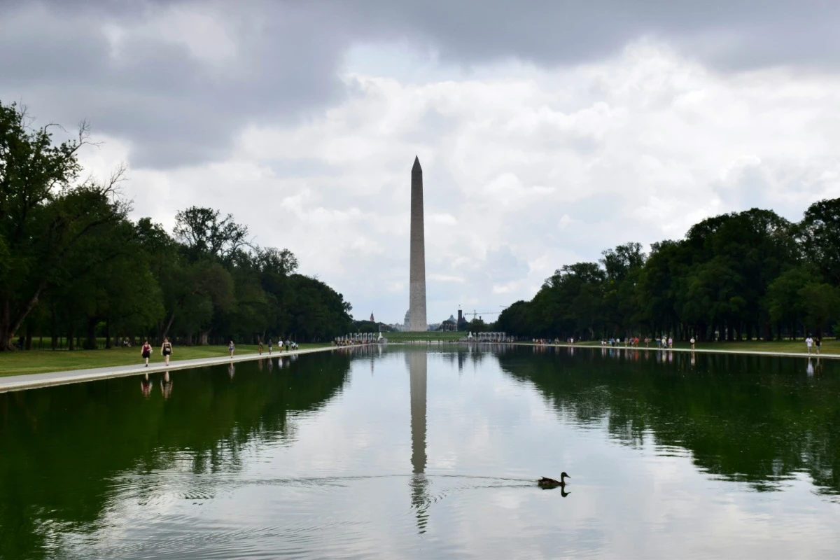 washington monument reflecting pool